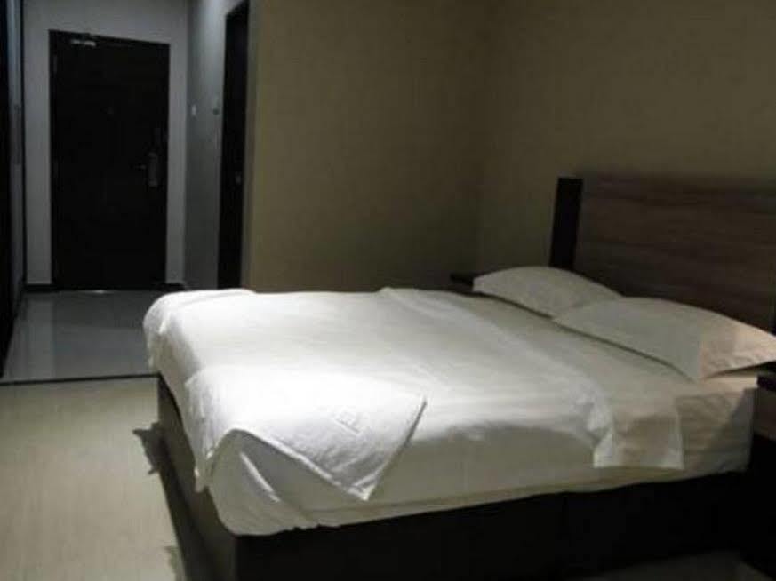 Galaxy Hotel Simpang Ampat  Экстерьер фото